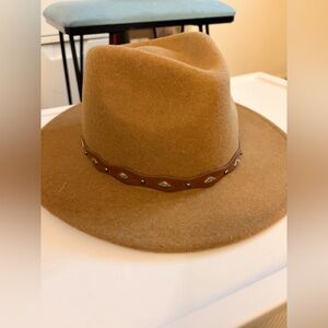 Kooringal Felt Hat with Brown Band